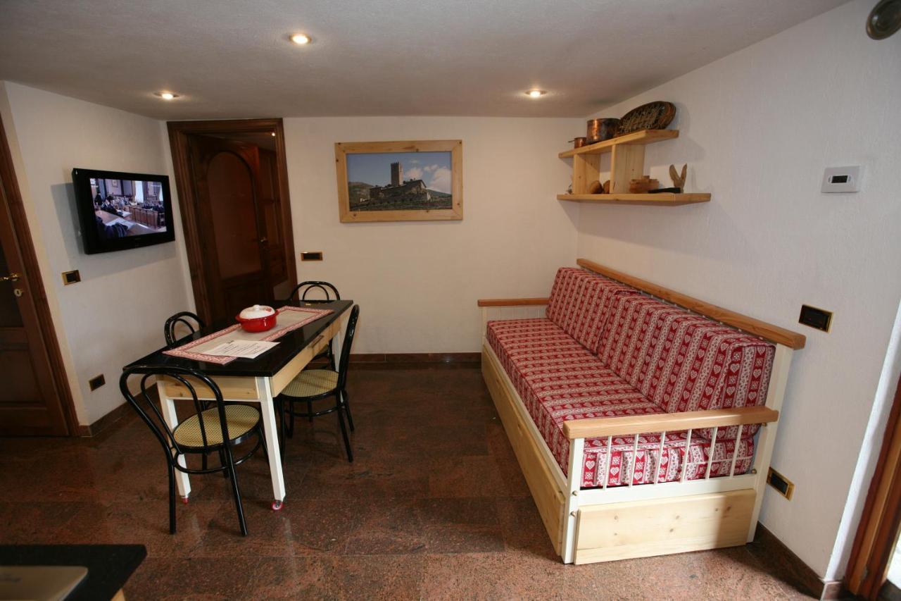 Suite Del Villaggio Sarre Zewnętrze zdjęcie