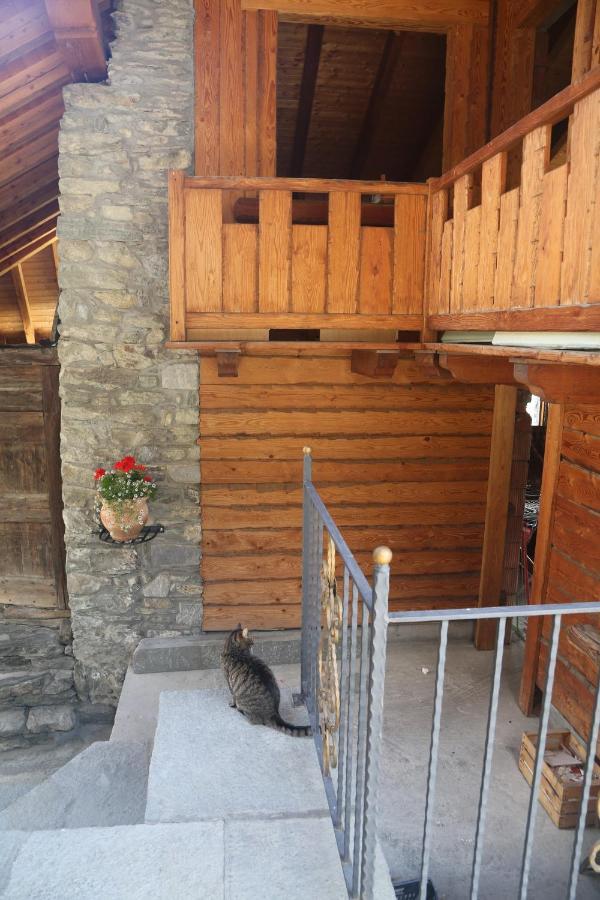 Suite Del Villaggio Sarre Zewnętrze zdjęcie