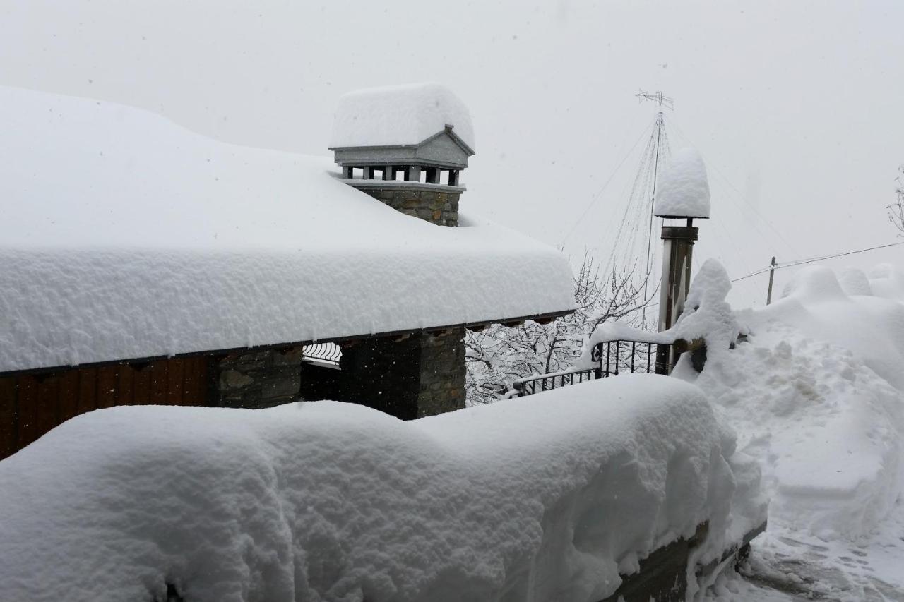 Suite Del Villaggio Sarre Zewnętrze zdjęcie