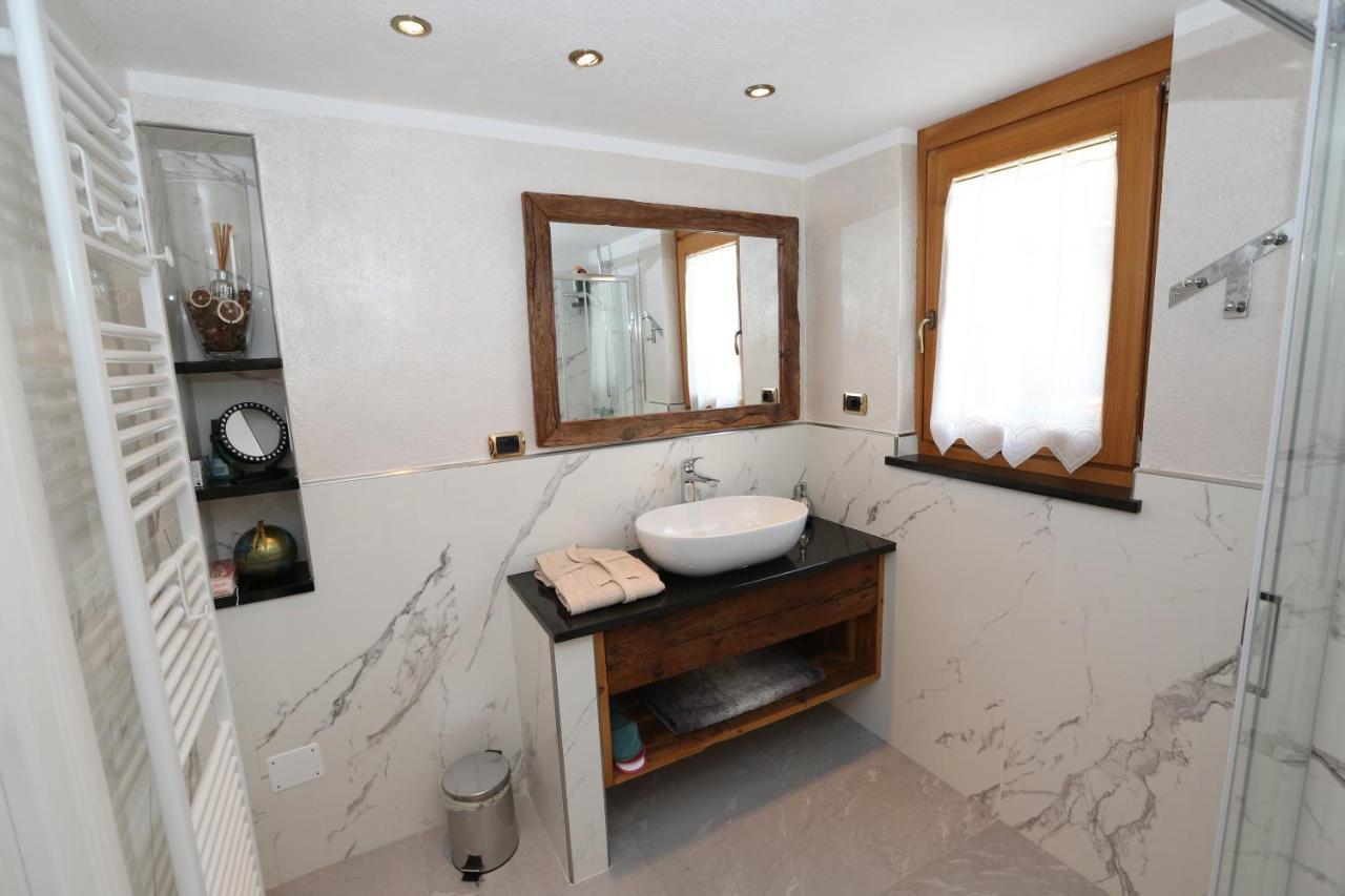 Suite Del Villaggio Sarre Zewnętrze zdjęcie