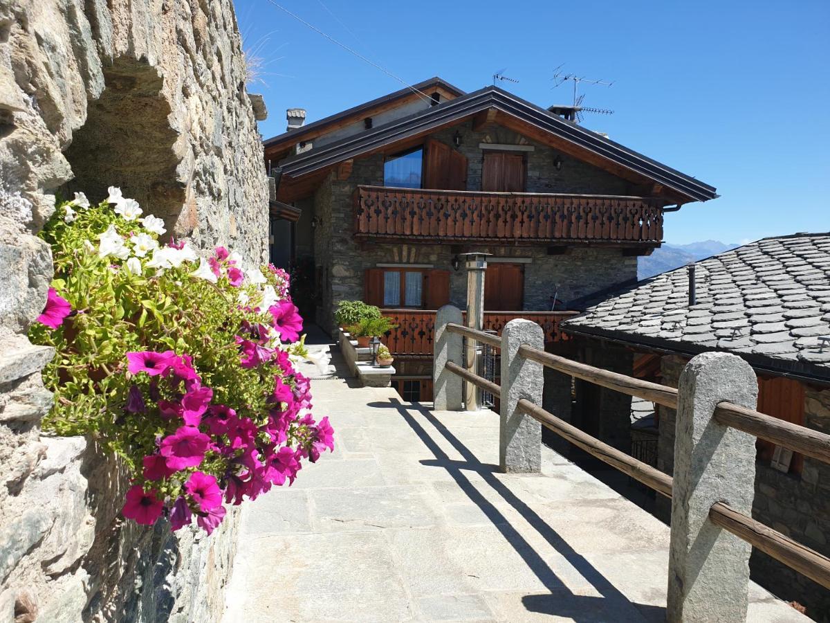 Suite Del Villaggio Sarre Zewnętrze zdjęcie