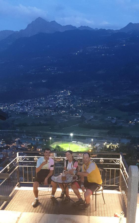 Suite Del Villaggio Sarre Zewnętrze zdjęcie
