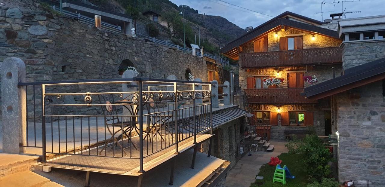Suite Del Villaggio Sarre Zewnętrze zdjęcie
